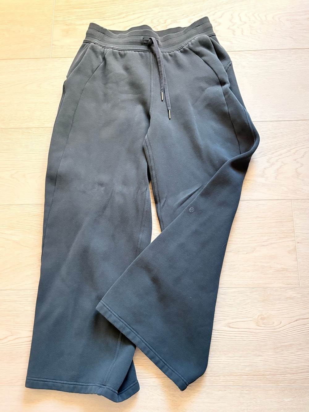 Lululemon scuba fleece wide leg pants, black size medium